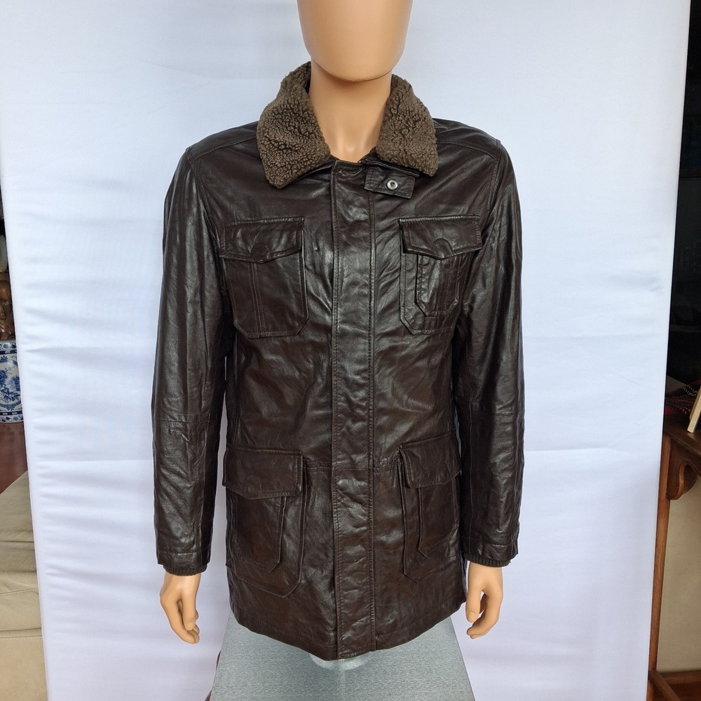Danier Men's leather utility jacket size: M, Cozy fleece-textured collar,